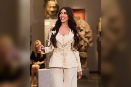 La créatrice syrienne Manal Ajaj fait ses débuts en haute couture à Paris avec la collection « Femme de Lumière »