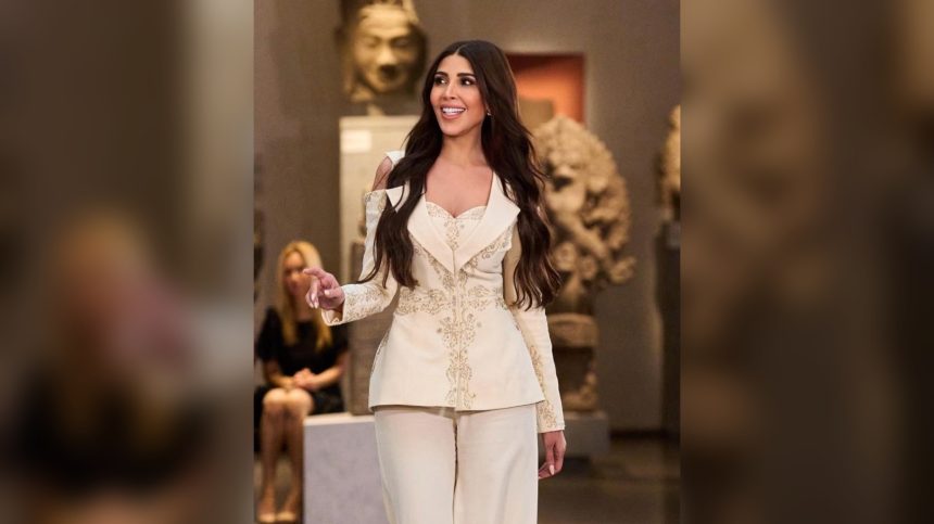La créatrice syrienne Manal Ajaj fait ses débuts en haute couture à Paris avec la collection « Femme de Lumière »
