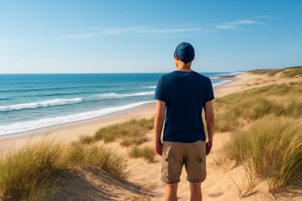 personne-dune-vue-ocean-ciel-bleu