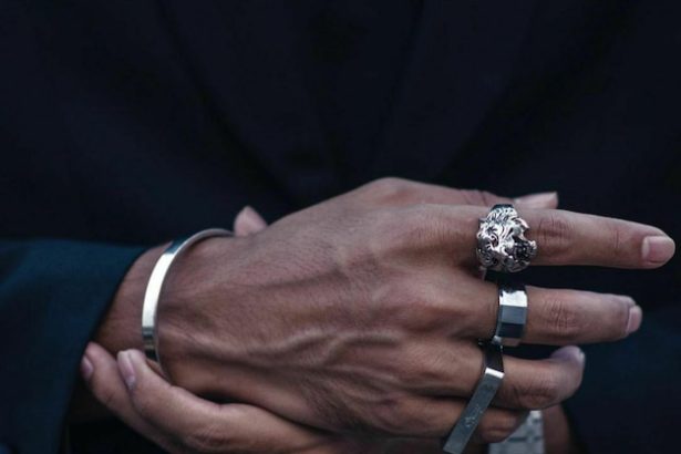 Bague acier inoxydable homme : l’option tendance et robuste pour tous les styles