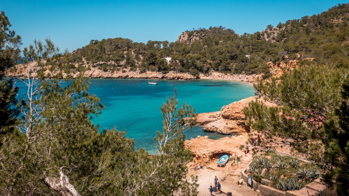 belle crique sur une île